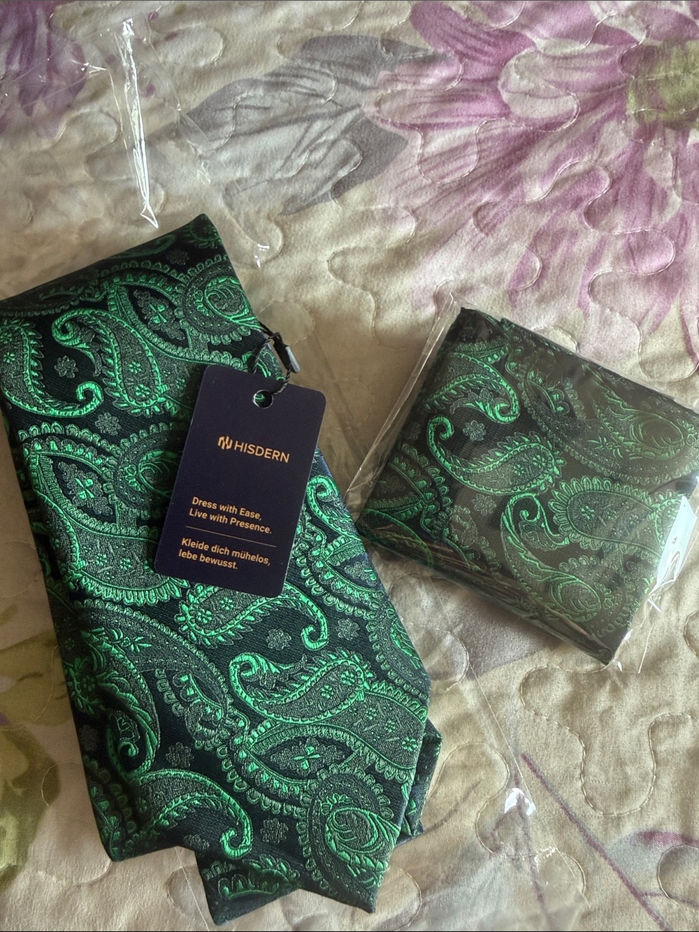 Green Paisley Tie and Pocket Square Set - Classic Formal Accessory - Picture 3 of 6